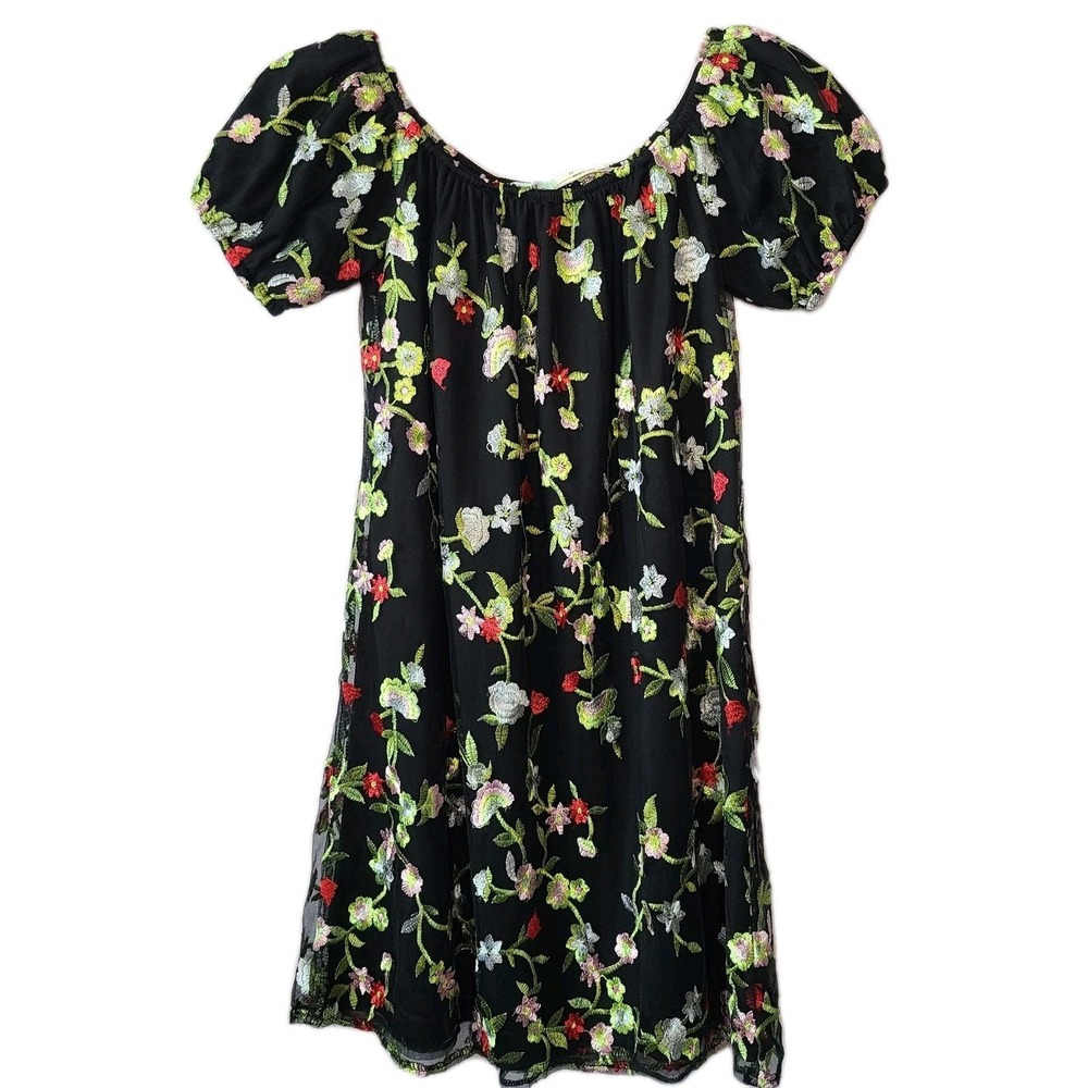 Urban Outfitters Kimchi Blue Black Embroidered Floral Off Shoulder Top Sz XS